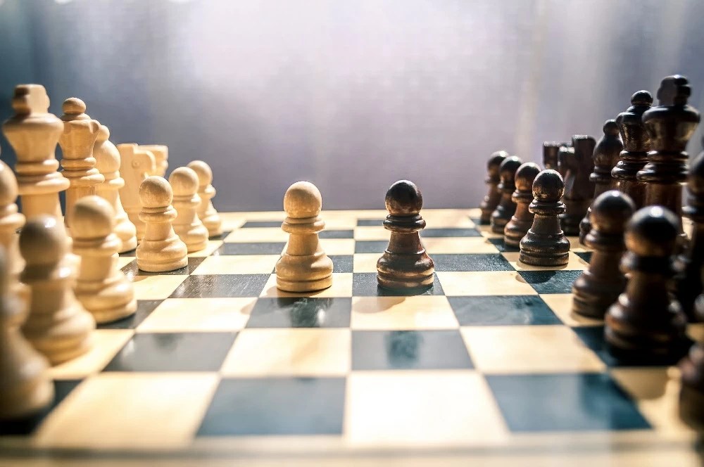 يكافح ألزهايمر.. الشطرنج رياضة ذهنية تجمع بين العلم والفن وتدعم الذاكرة والتفكير يكافح ألزهايمر.. الشطرنج رياضة ذهنية تجمع بين العلم والفن وتدعم الذاكرة والتفكير