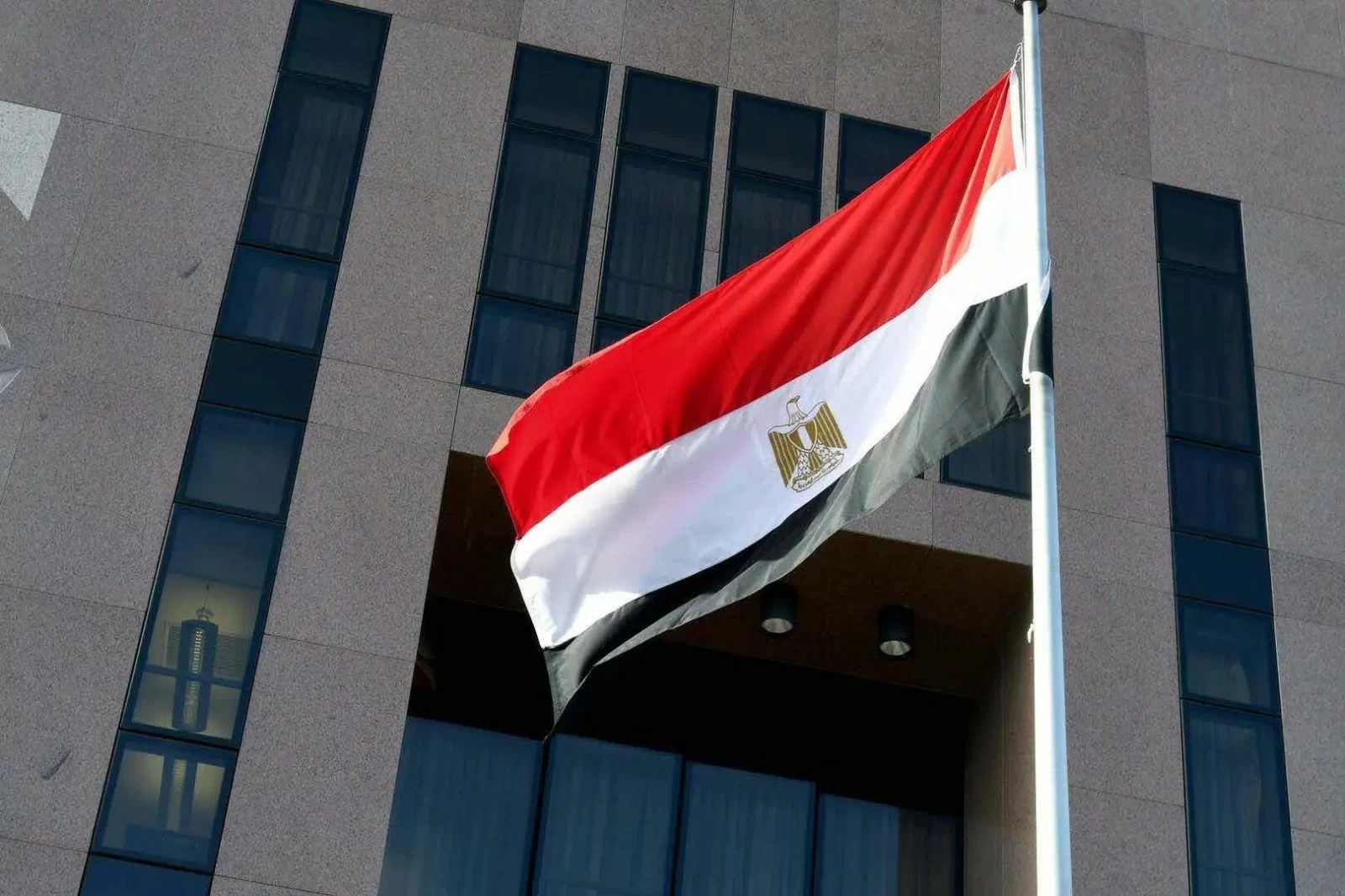 مصر تدين تهديدات الحوثيين للسعودية وتحذّر من تهديد الملاحة الدولية مصر تدين تهديدات الحوثيين للسعودية وتحذّر من تهديد الملاحة الدولية