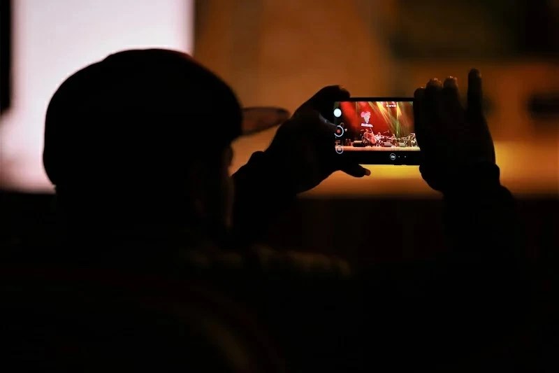 كيف سرقت إعلانات كاظم الساهر وإليسا أرصدة المعجبين في طنجة؟ كيف سرقت إعلانات كاظم الساهر وإليسا أرصدة المعجبين في طنجة؟