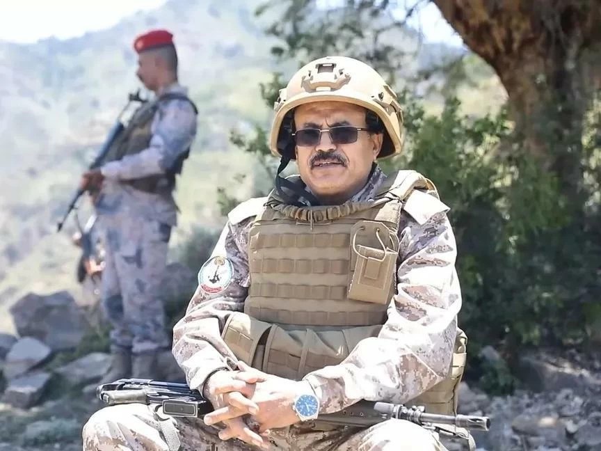 رئيس أركان عمليات محور تعز لـ&laquo;عكاظ&raquo;: استعدنا العديد من المواقع وسنحرر كل شبر في اليمن