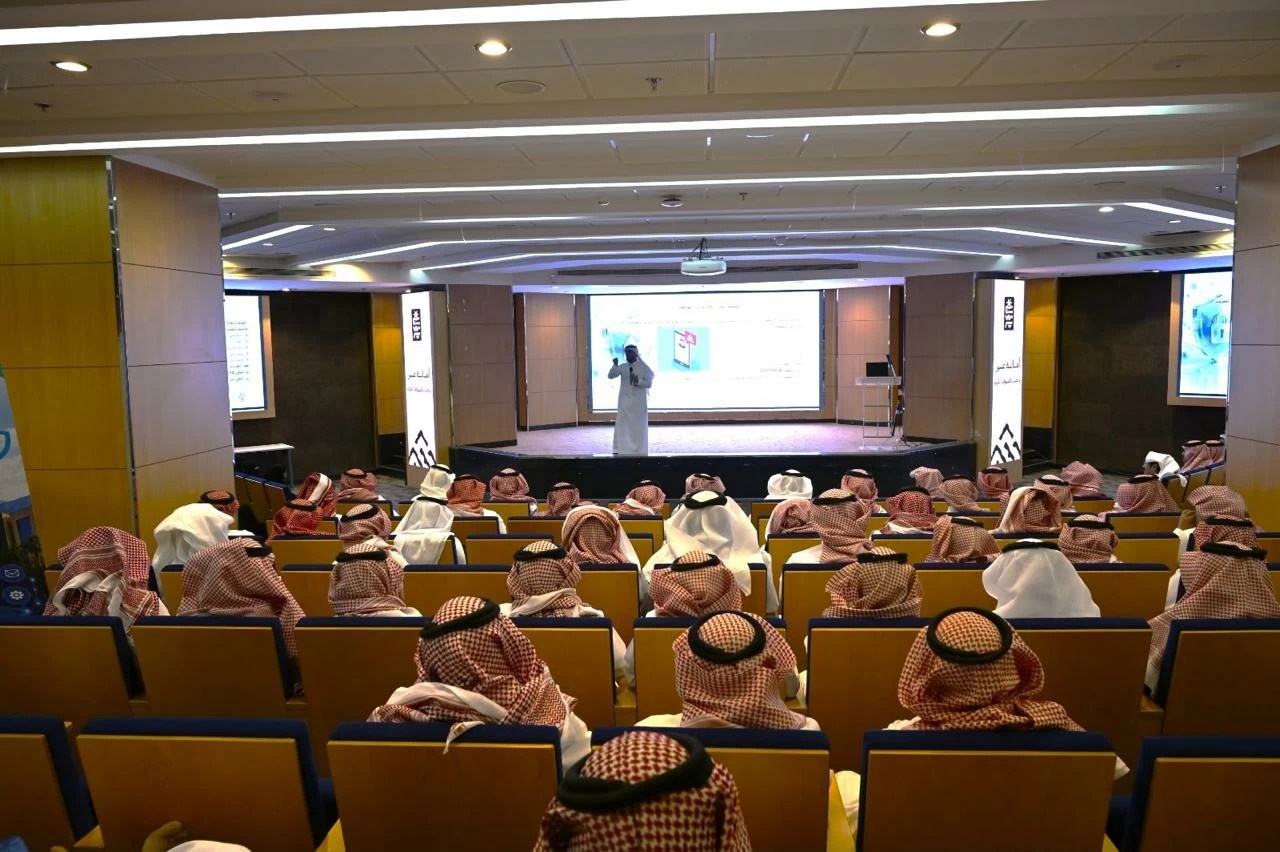 عسير: 200 موظف يتعرفون على أبرز التحديات والمخاطر السيبرانية وأساليب الاحتيال