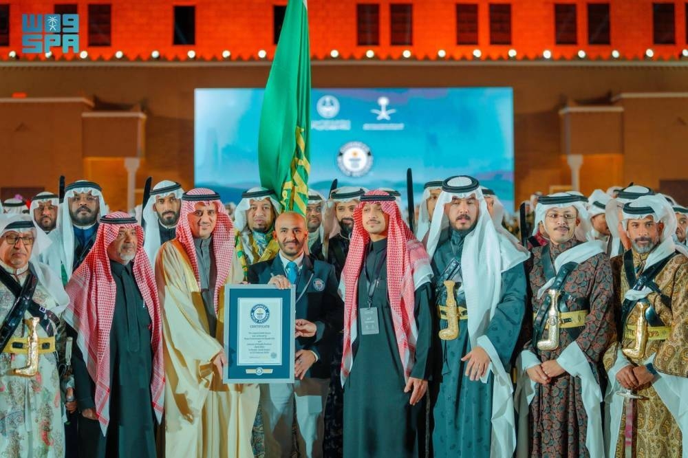 «غينيس» توثق أكبر عرضة سعودية احتفاء بذكرى يوم التأسيس في قصر الحكم «غينيس» توثق أكبر عرضة سعودية احتفاء بذكرى يوم التأسيس في قصر الحكم