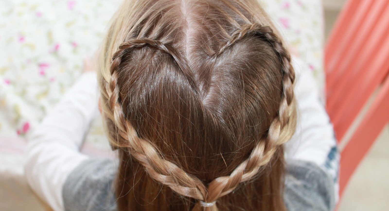 Para el cabello naturalmente rizado, puedes utilizar productos que marcan los rizos. 10 ideas de peinados para niÃ±as fÃ¡ciles y rÃ¡pidos de hacer
