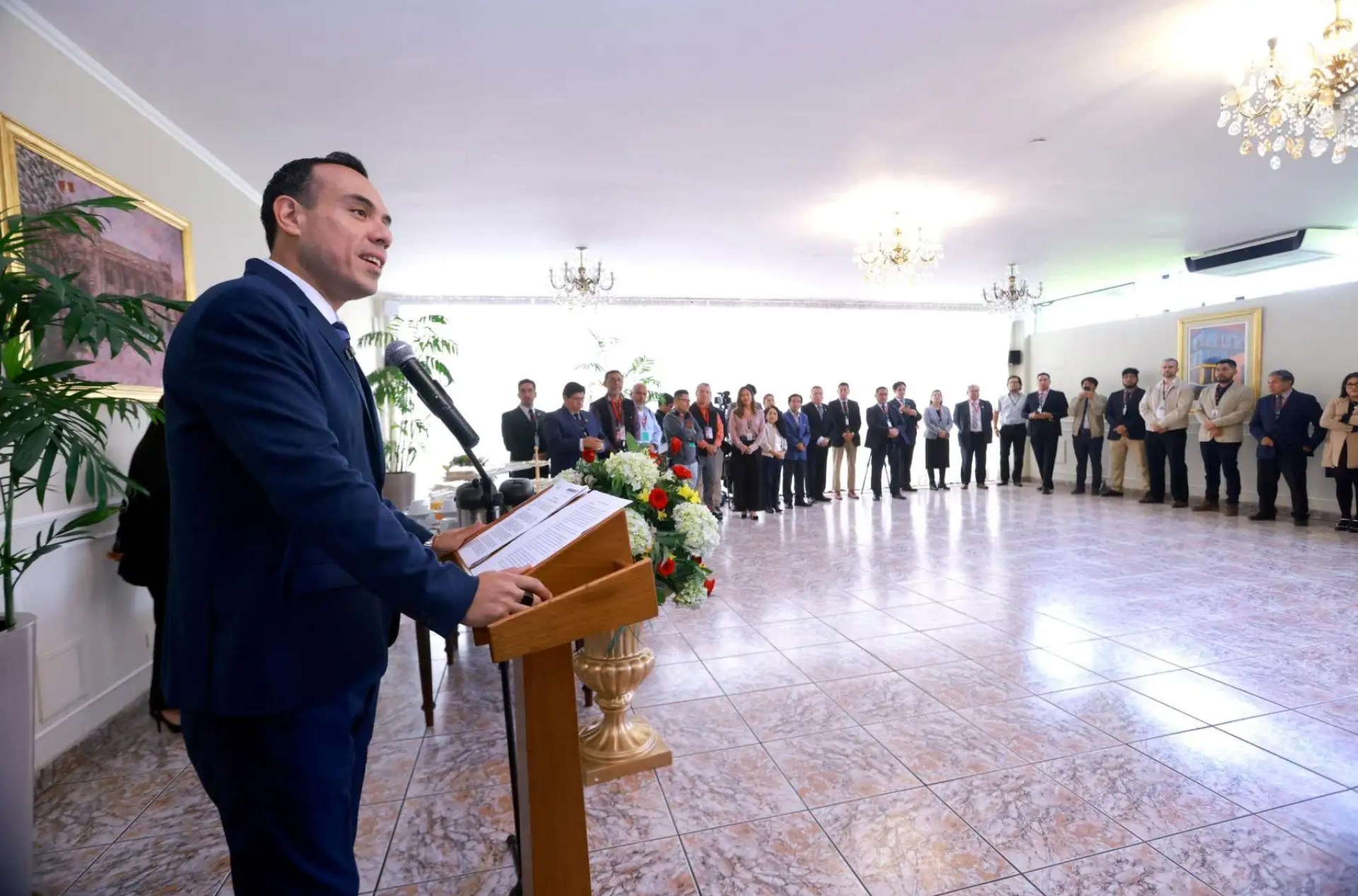 Sin mordaza ni límites: presidente del Congreso reitera el valor de la prensa en el debate nacional Sin mordaza ni límites: presidente del Congreso reitera el valor de la prensa en el debate nacional