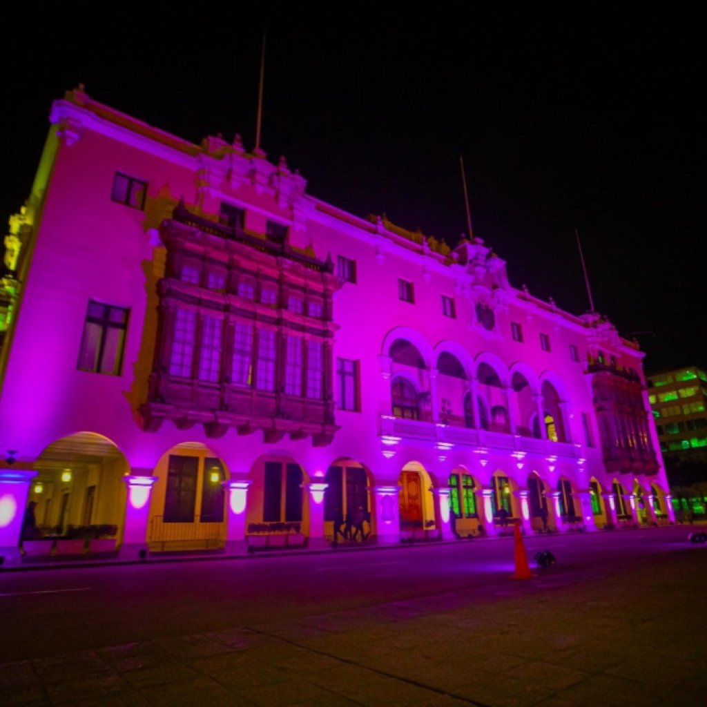 Plaza de Armas se iluminará de morado en homenaje al Señor de los Milagros Plaza de Armas se iluminará de morado en homenaje al Señor de los Milagros