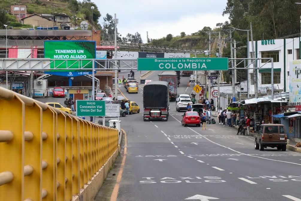 Ecuador sube al 50% la tasa de seguridad a productos colombianos; Noboa defiende su impacto –