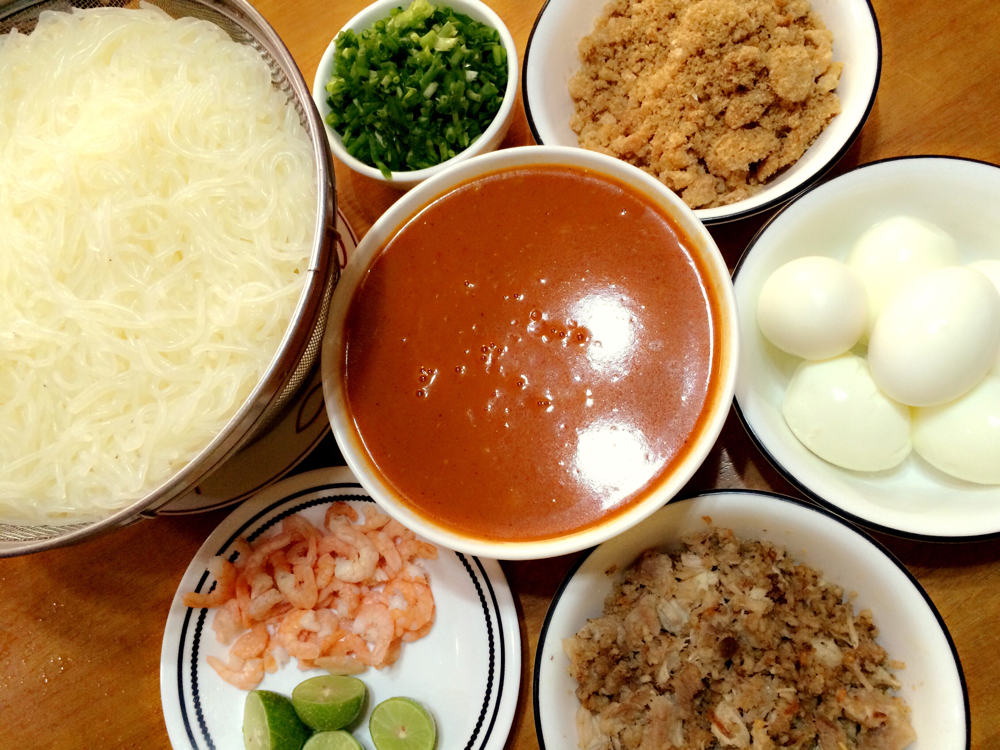 To help you recreate your favorite ulam from the different regions of the country, here are 10 ulam recipes ranging from staples such as pork sinigang to kansi , a fusion of sinigang and bulalo native to the western visayas.