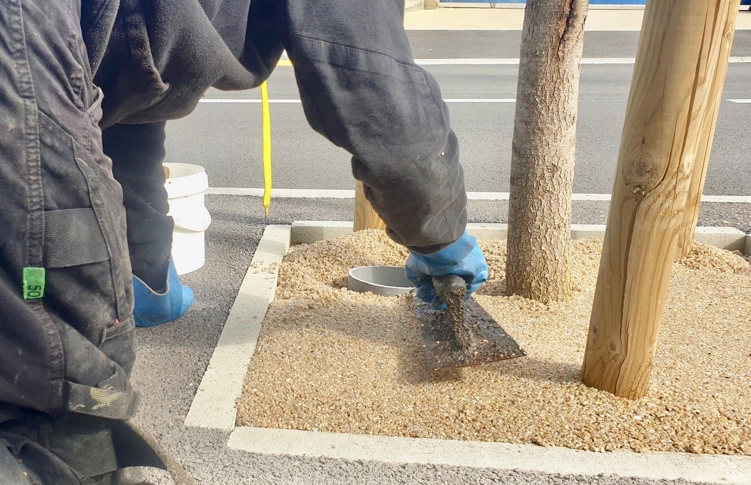 Gravier résine : entourages d’arbres drainant et décoratif