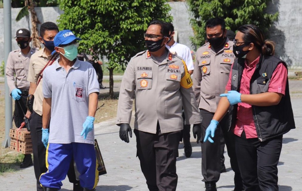 PMII Tulungagung Ajak Kapolres Menjenguk Pasien Karantina Covid-19 di Rusunawa IAIN Tulungagung