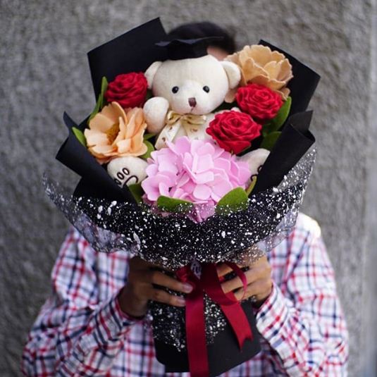 Cara membuat origami buket bunga mawar dari uang kertas mainan origami bunga. Rekomendasi Buket Snack Bunga Mawar Besar Flanel Unik Coklat Makanan Boneka Doraemon Hello Kitty Wisuda Untuk Pacar Portalkuningan Com