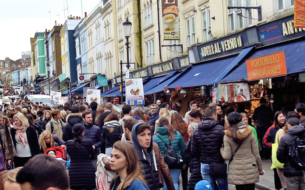Portobello road market draws thousands of tourists each year. Pictures Of Portobello Market - Photo Gallery