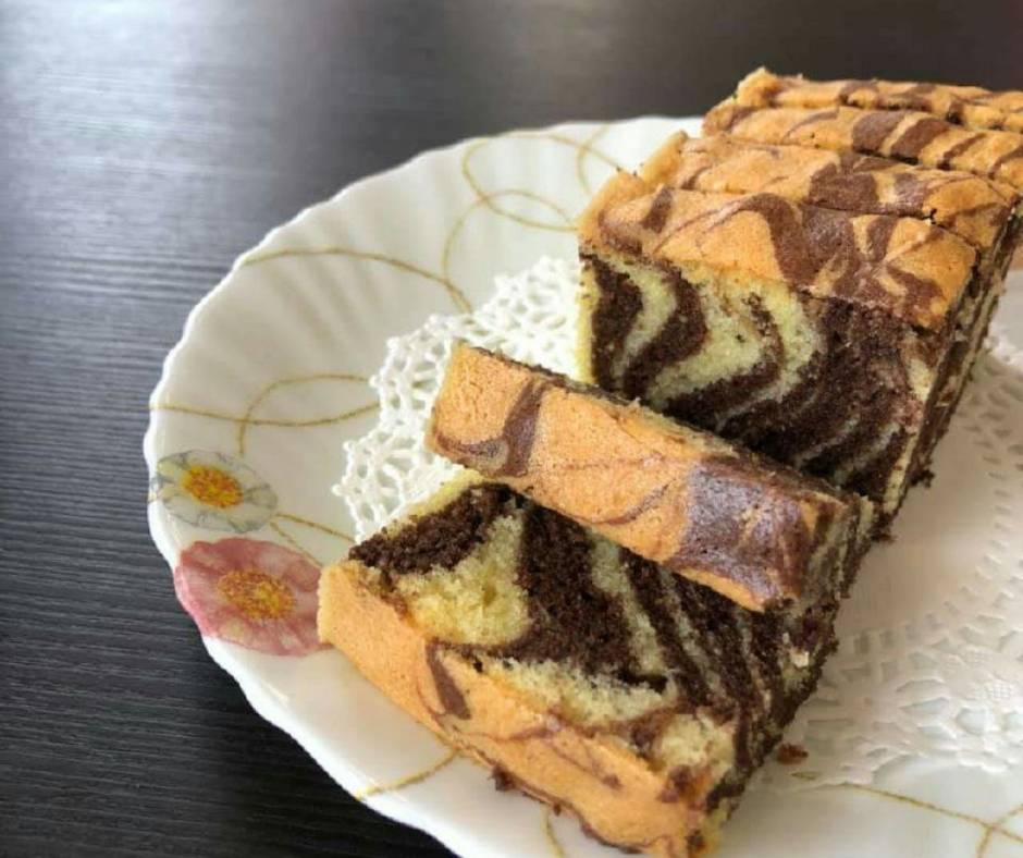 Hi semua, kek marble jelita yang menjadi kegilaan ramai sekarang ini memang che nom agak lambat share resepi ini dengan anda semua. Resipi Kek Marble Yang Senang Nak Buat Tapi Rasanya Tetap Sedap