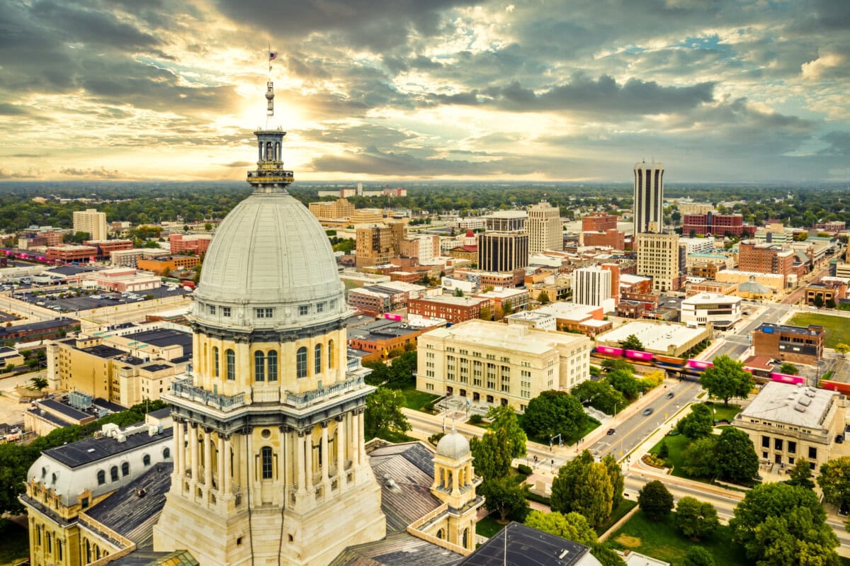 Illinois Real Estate Commissions: What to Expect in 2024 Illinois Real Estate Commissions: What to Expect in 2024