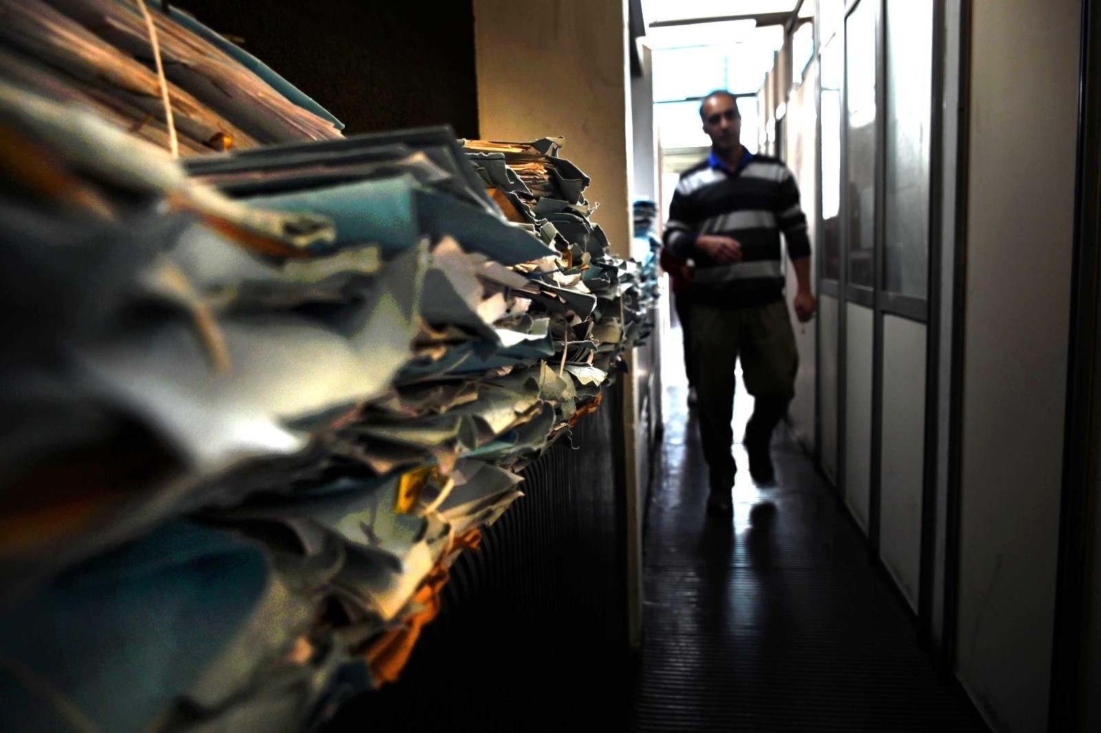 Río Negro reduce costo estatal en papel por la digitalización, con disparidad en sus gastos y áreas con subas