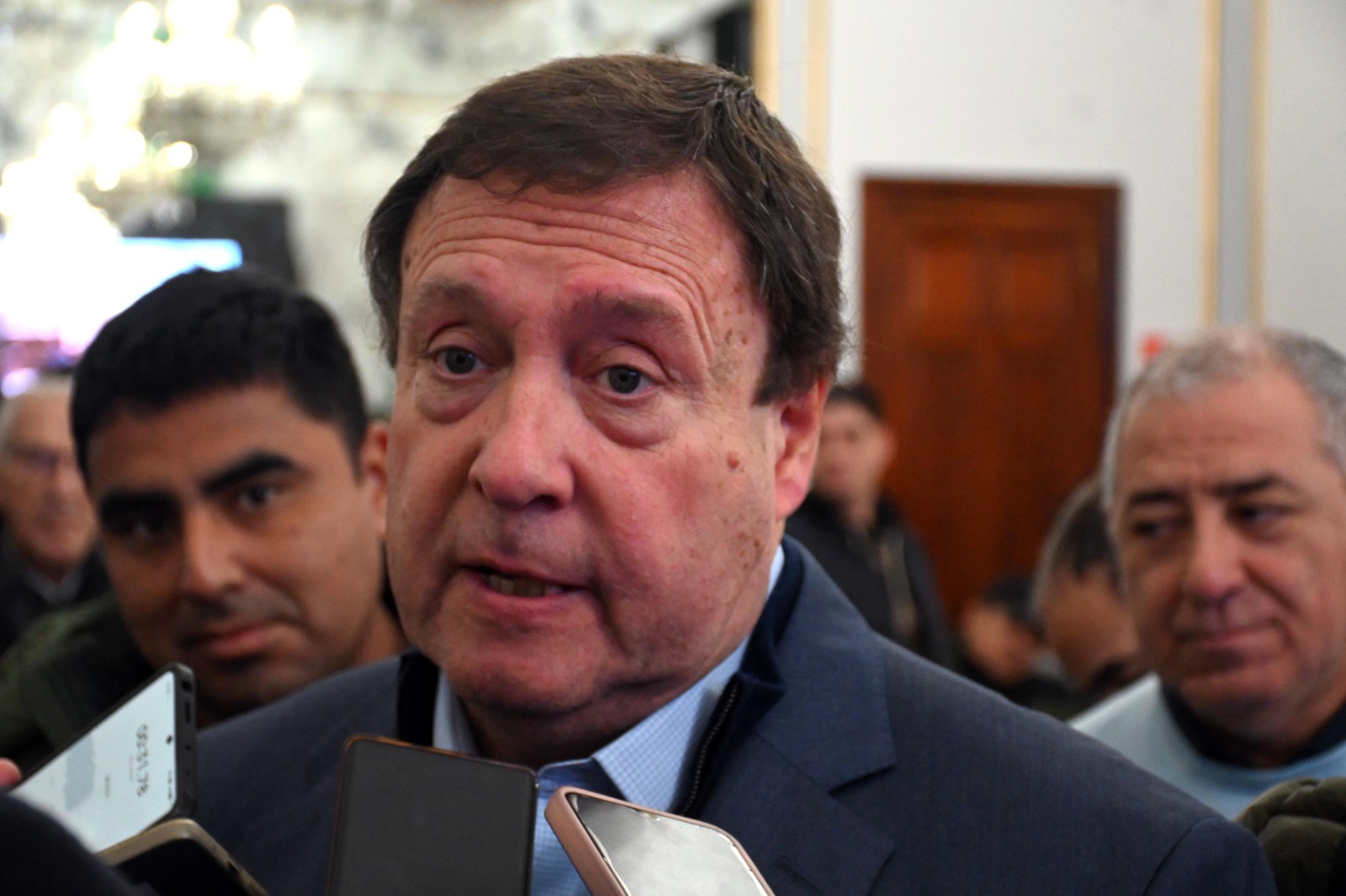 Imagen de la noticia "Weretilneck viaja a Washington para buscar la aprobación de dos créditos por US$ 145 millones para Río Negro" publicada por rionegro.com.ar