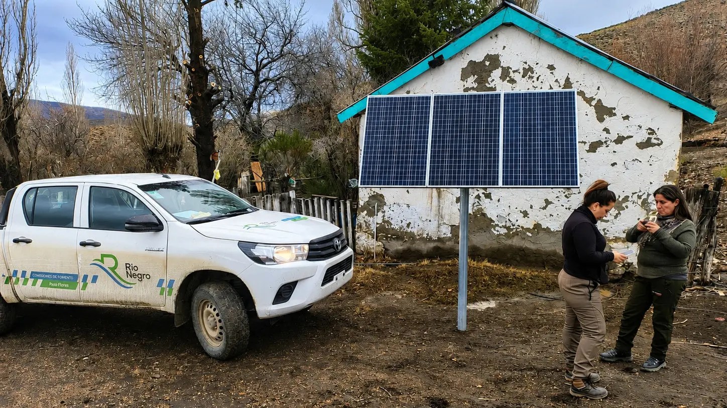 Imagen de la noticia "Energía en zonas rurales: Río Negro relevó los sistemas solares en los hogares de Siete Parajes" publicada por rionegro.com.ar