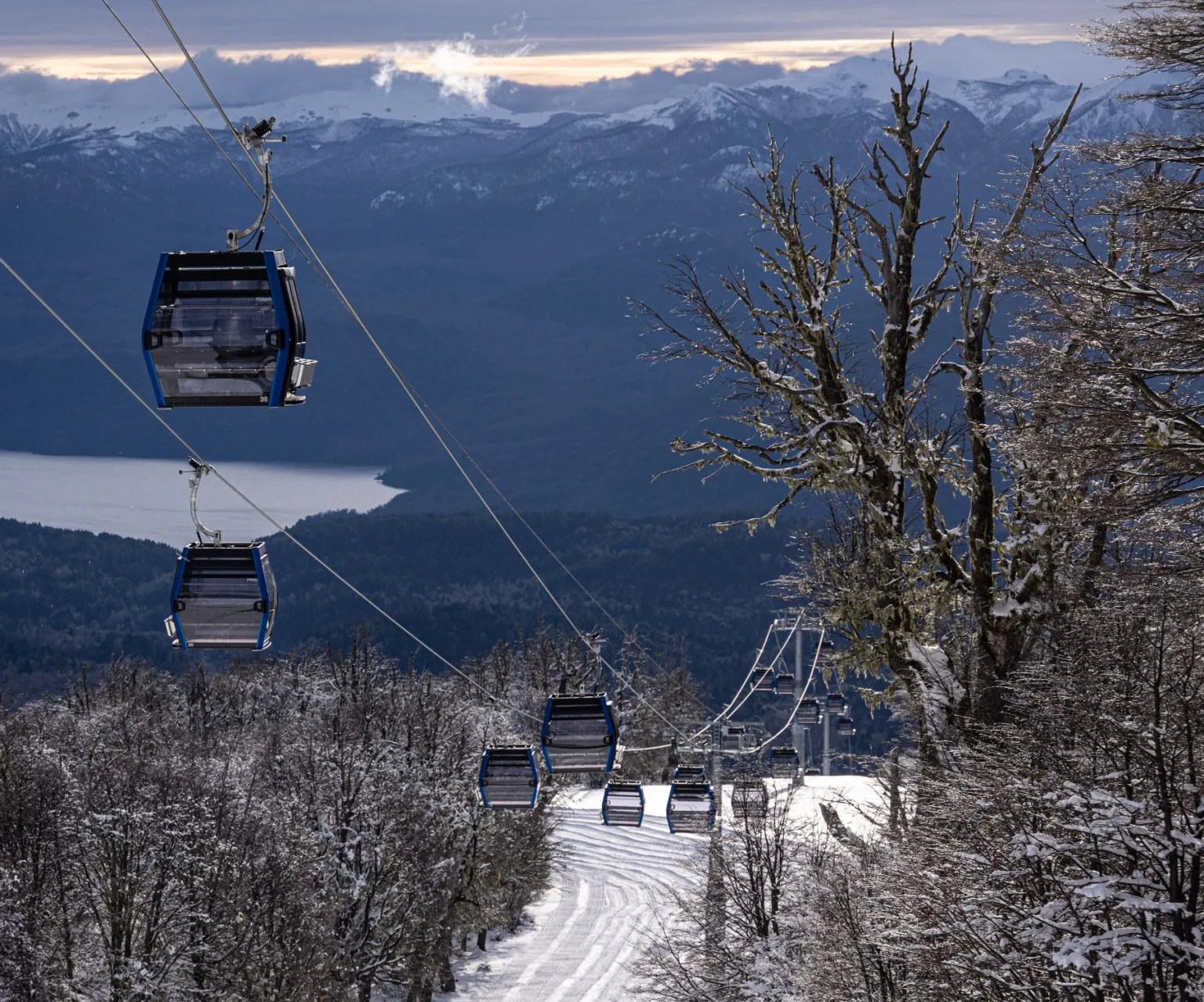 Imagen de la noticia "Chapelco inaugura una nueva telecabina que cambia la experiencia en la montaña" publicada por rionegro.com.ar