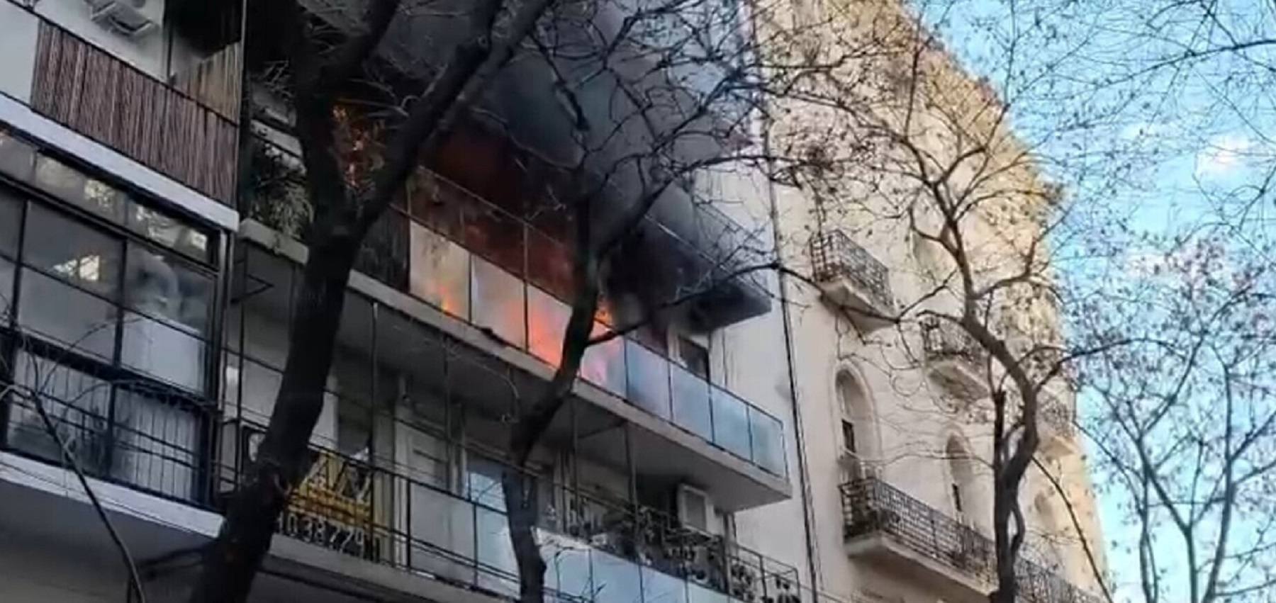 Imagen de la noticia "Constitución: se incendió un edificio junto al departamento de Cristina Kirchner" publicada por rionegro.com.ar