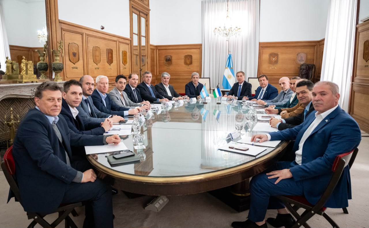 Imagen de la noticia "Río Negro firmó con Nación el traspaso de las rutas 22 y 151 y el Tren del Valle: “Es un día histórico para la provincia”" publicada por rionegro.com.ar