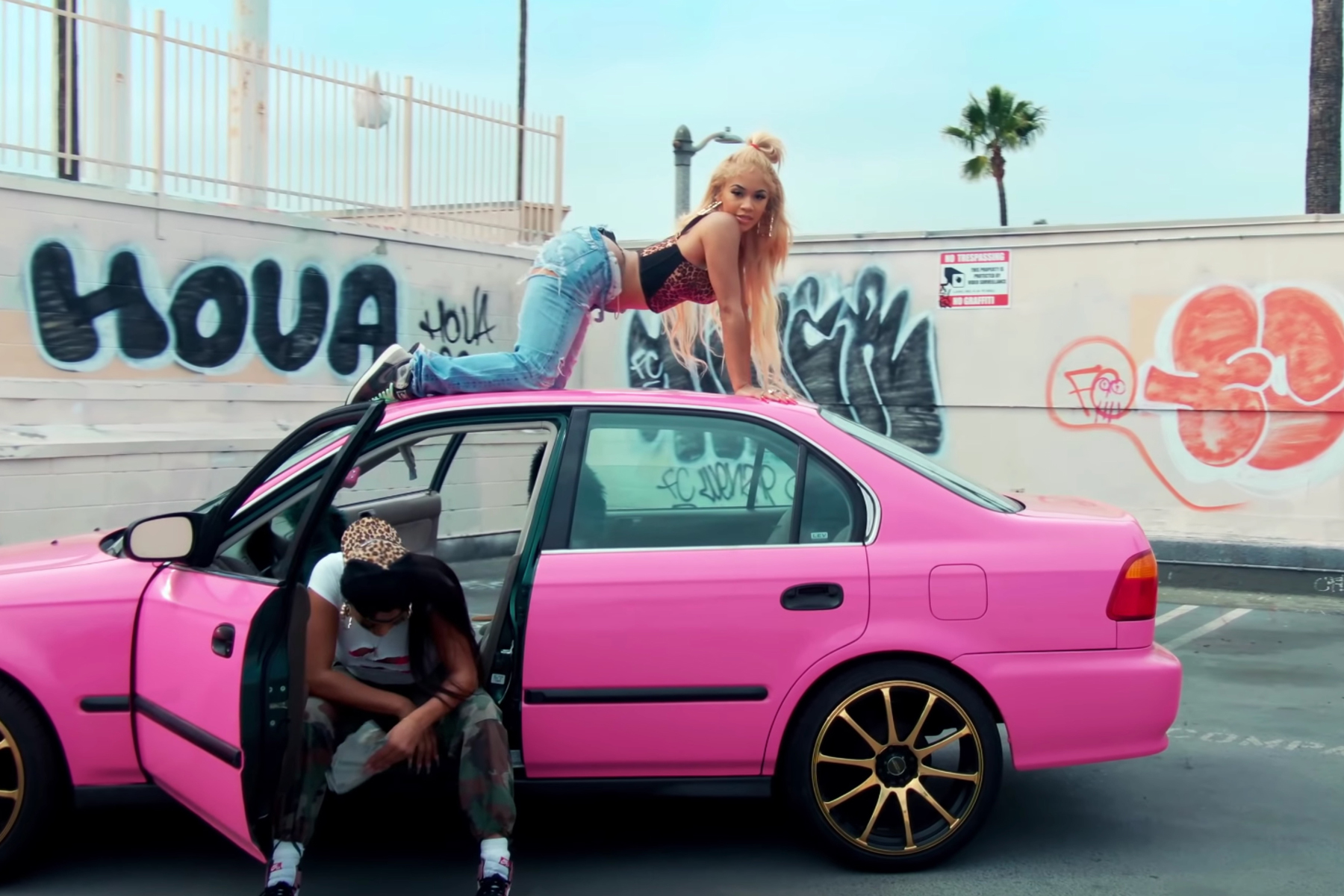 Vor 1 tag · drakeo the ruler soll mit einem messer so schwer am hals verletzt worden sein, dass er in einem krankenhaus starb foto: Saweetie Taps Drakeo the Ruler for New 'Risky' Music Video