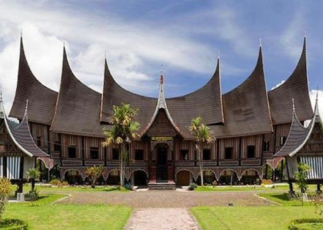 34 Rumah Adat Provinsi di Indonesia dengan Gambar - Blog Ruparupa