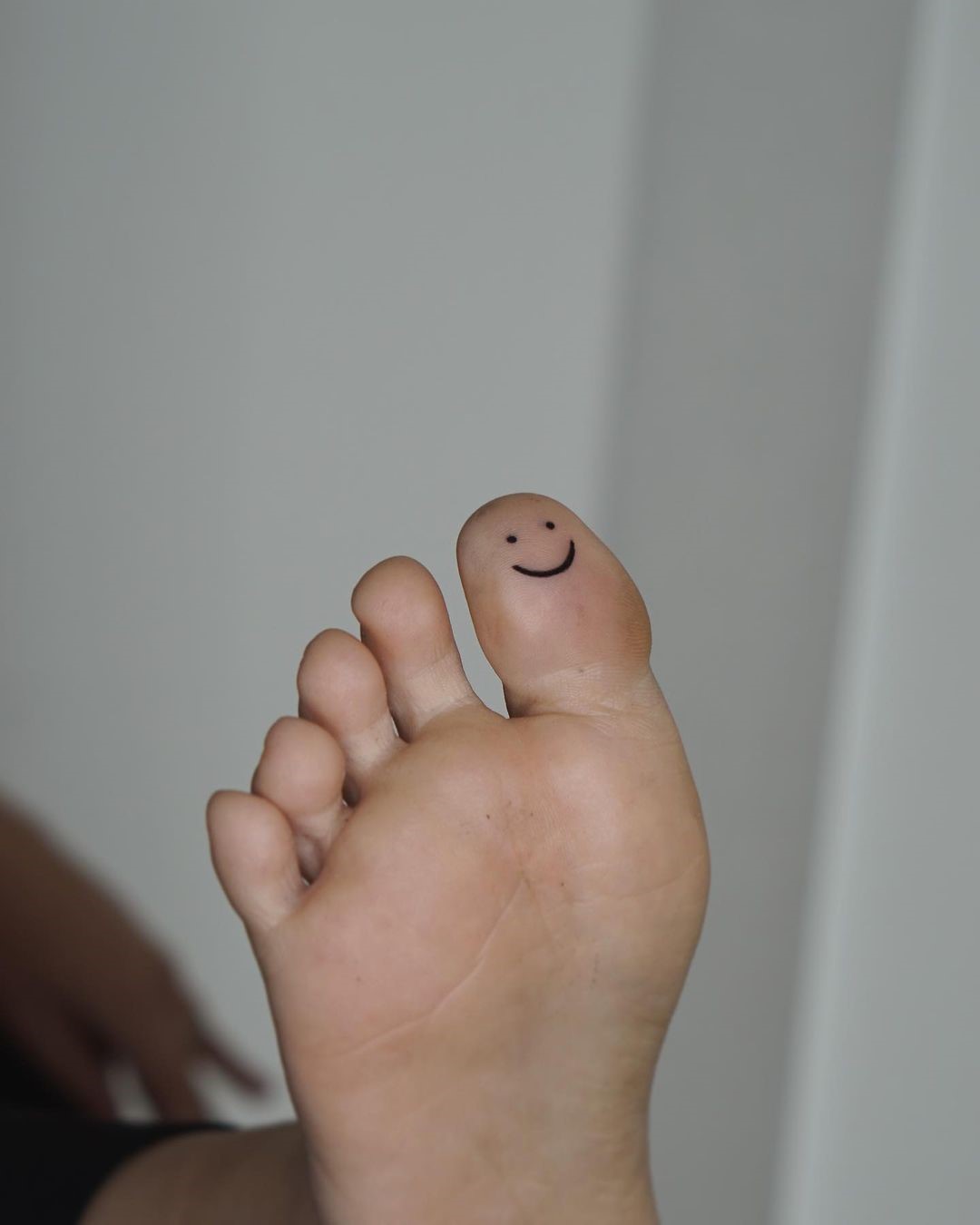 Dostum Deform Düzeltmek Smiley Face Tattoo On Toe - Management-Study.com 1350_x_1080_jpg