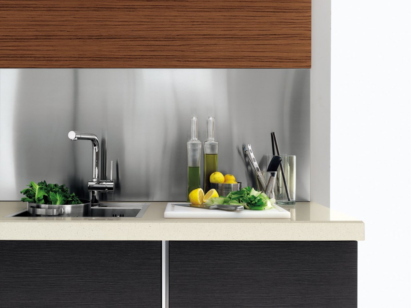 Piani in minerali naturali lucide come marmo, granito e altre pietre levigate. Piano cucina in quarzo: quattro motivi per scegliere un