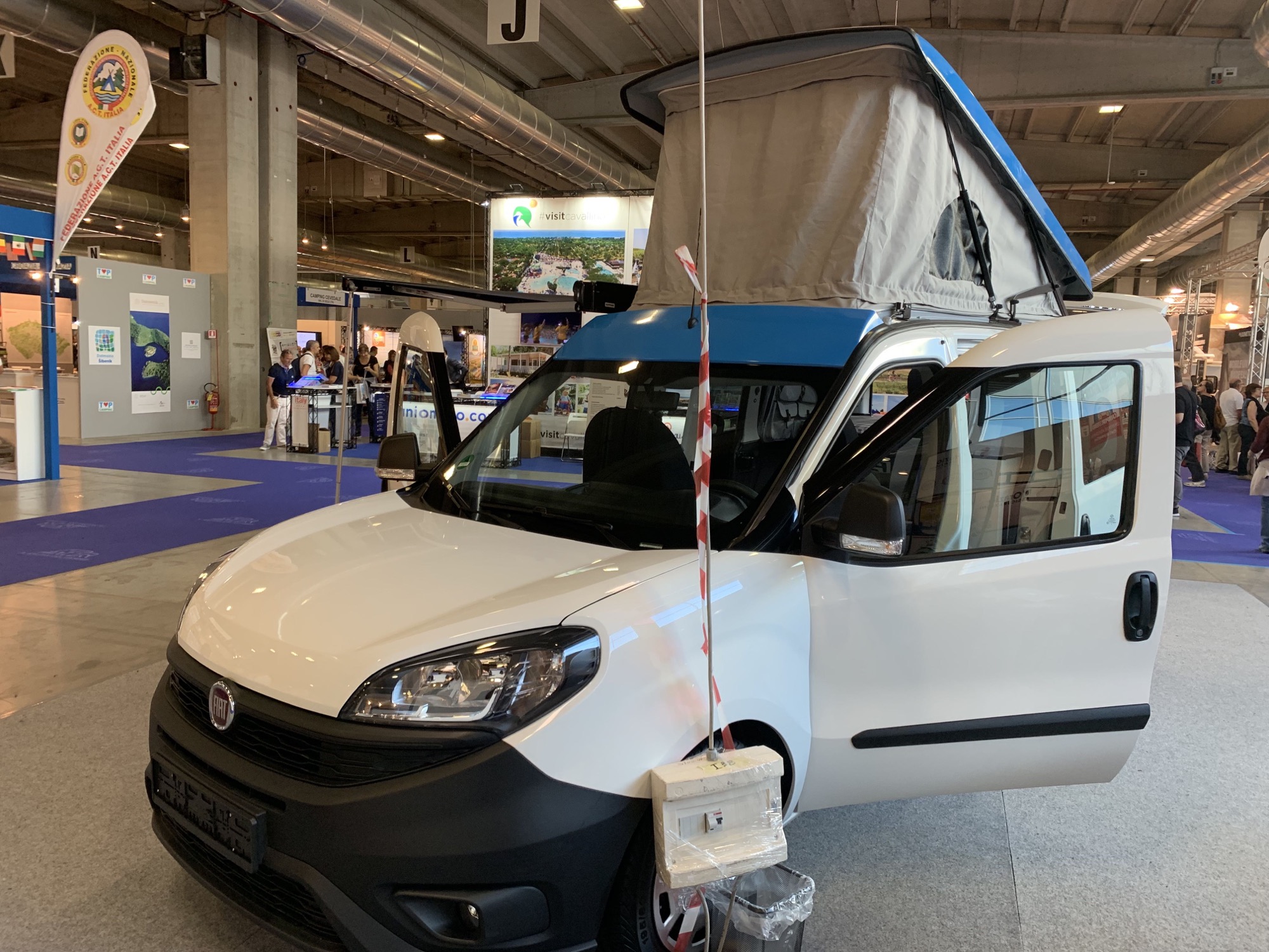 Se Un Camper Qualsiasi Camper E Troppo Grande Ecco La Soluzione Arriva Dall Ucraina Un Affascinante Proposta Su Fiat Doblo Maxi Con Tetto A Soffietto Seimetri It