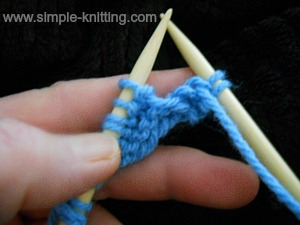 17/08/2020 · turn the knitting around and you’ll see purl bumps staring back at you. How To Purl Stitches Easy Knitting Tutorial