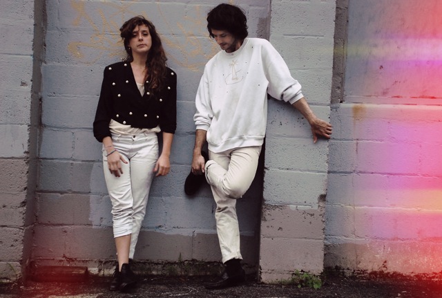 Escucha Equal Mind Por Beach House