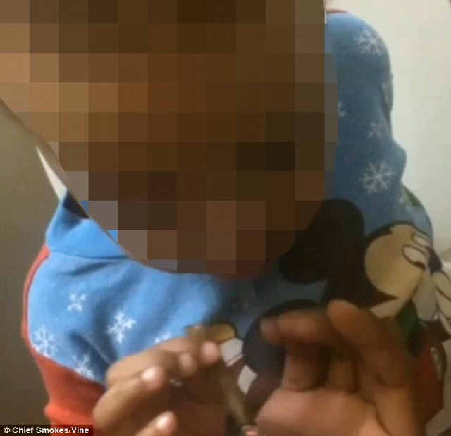 Mundo Enfermo Y Triste Hacen Fumar Marihuana A Su Bebe Suben El Video A Vine