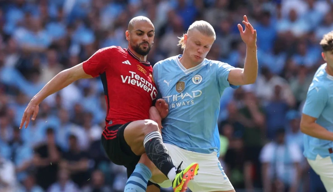 سفيان أمرابط أول مغربي يتوج بكأس الإتحاد الإنكليزي