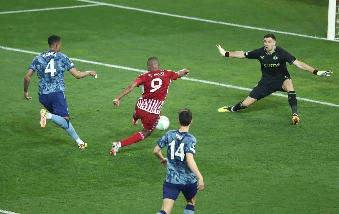 مدرب فيورنتينا: سنجلب معنا السلاسل لإيقاف أيوب الكعبي مدرب فيورنتينا: سنجلب معنا السلاسل لإيقاف أيوب الكعبي