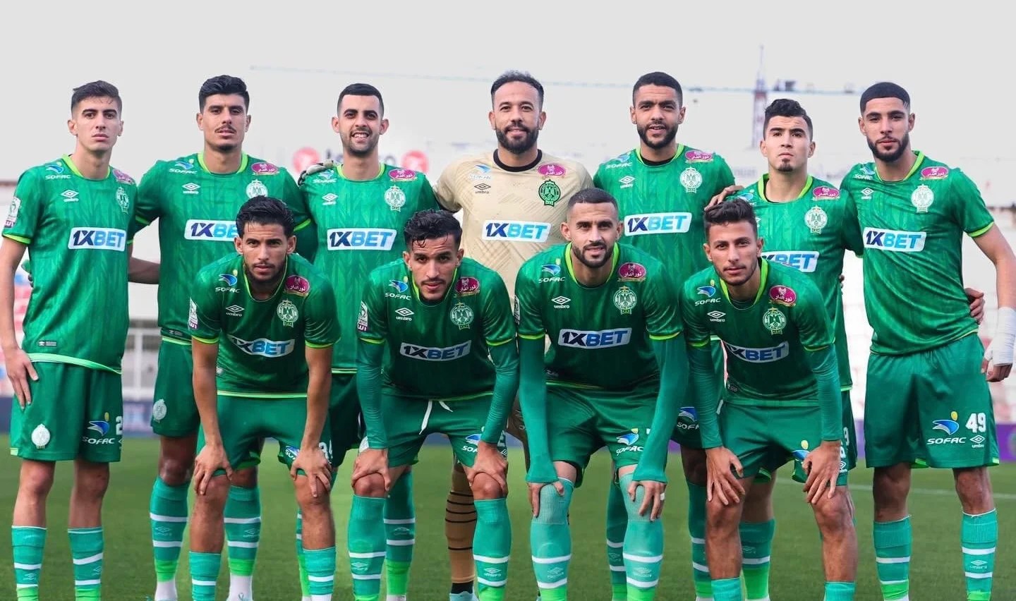 الرجاء الرياضي يفسخ عقود لاعبين بارزين قبل نهاية الموسم