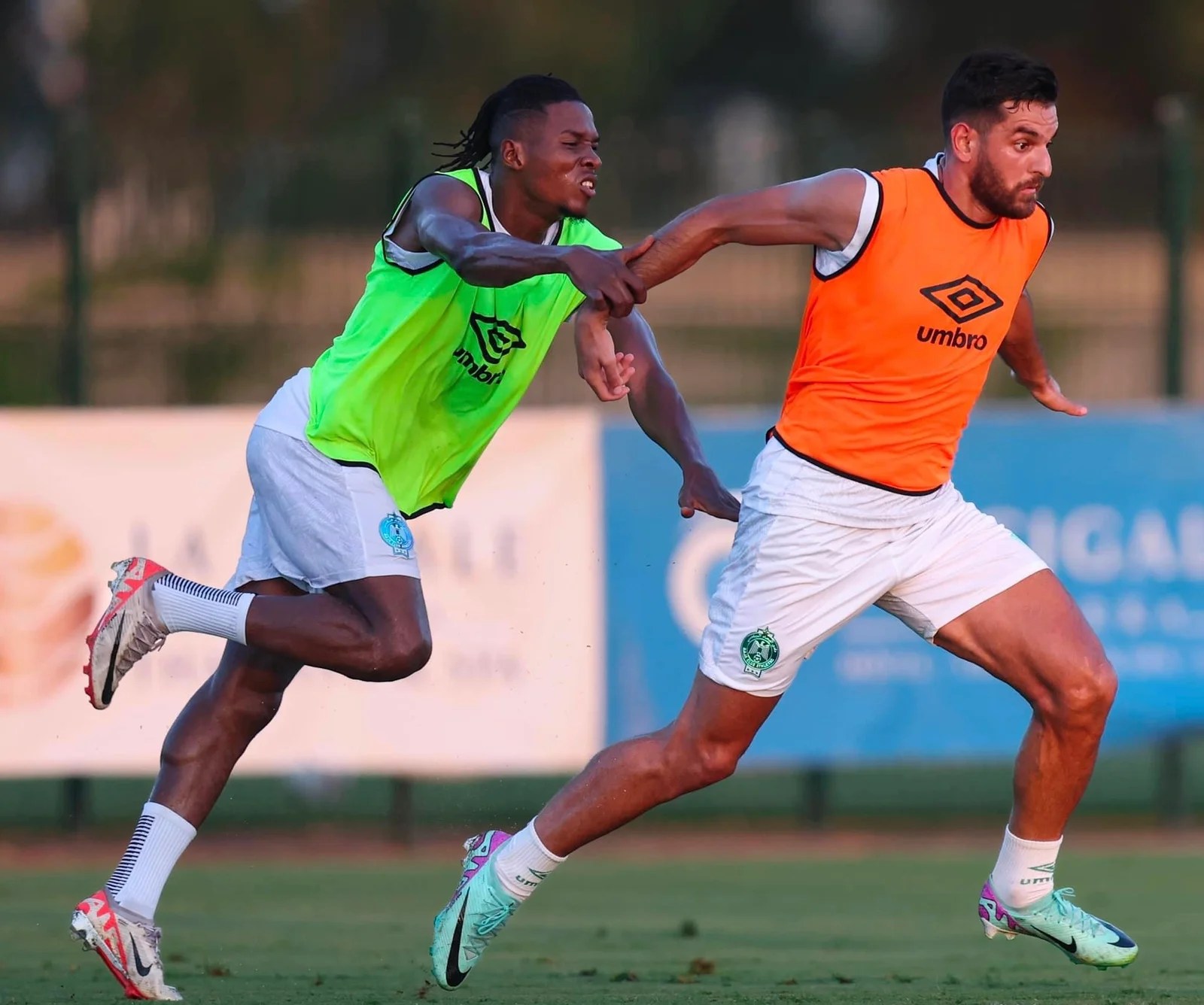 الرجاء الرياضي يواصل استعداداته للموسم الكروي بتونس