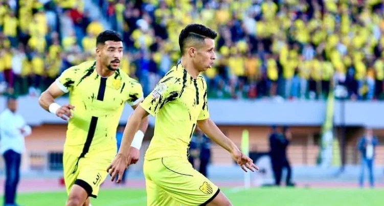 نهضة بركان يتفوق على الرجاء ويتعاقد مع نجم الماص