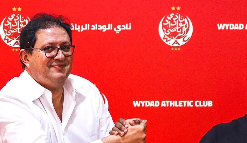 ايت منا يسدد ديون الوداد ويرفع عقوبة المنع من الإنتدابات