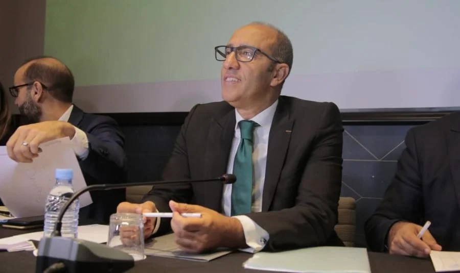 منخرطو الرجاء يتجهون لتنصيب الزيات رئيسا مؤقتا للرجاء