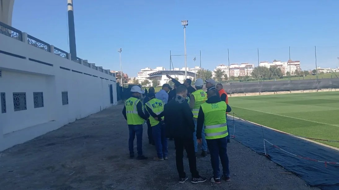 والي طنجة يتفقد ملعب القرية الرياضية للتعجيل بافتتاحه والي طنجة يتفقد ملعب القرية الرياضية للتعجيل بافتتاحه