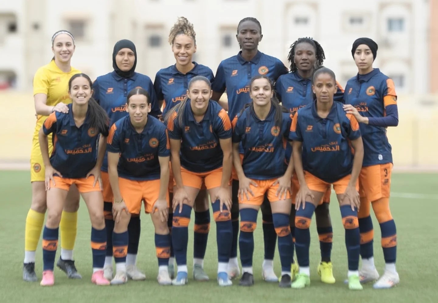 نهضة بركان يحقق فوزه الثامن تواليا ويواصل صدارة الترتيب