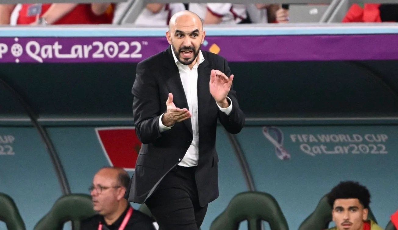 الركراكي يكتشف مدافع محلي جديد للعب بجوار نايف أكرد