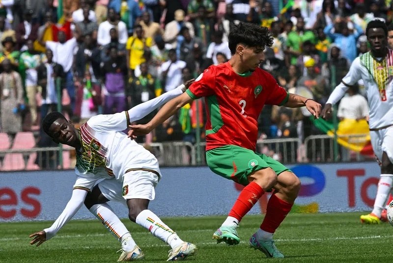 صافرة يونانية لقيادة مباراة المنتخب الوطني ونظيره المالي