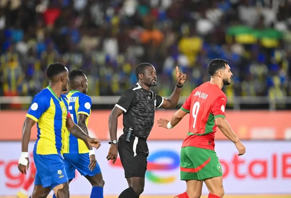 صافرة كاميرونية تدير مباراة المنتخب المغربي أمام مالي