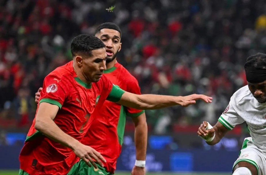 الكاف يتجه إلى توقيف صيباري وحكيمي بسبب نهائي كأس إفريقيا