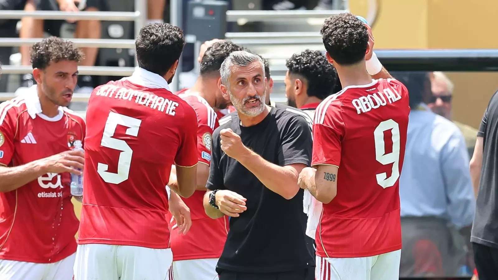 الفيفا تفرض على الأهلي المصري دفع 588 مليون لصالح ريفيرو
