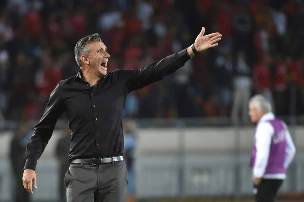 بعد عدة تجارب فاشلة: كارتيرون يعود إلى المغرب لتدريب الوداد الرياضي