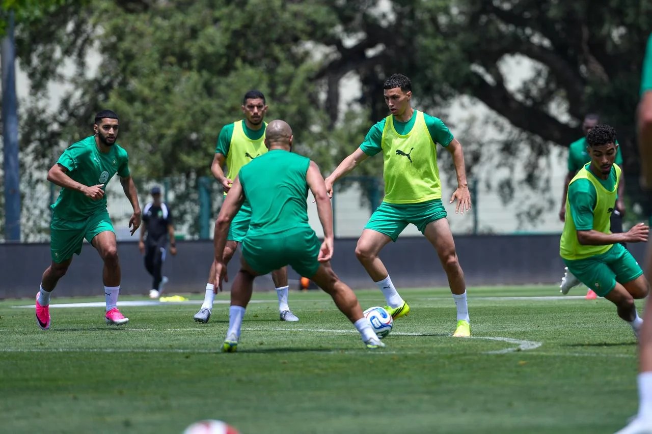 المنتخب الوطني يواصل تدريباته استعدادا للمونديال