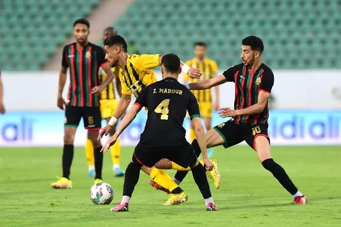 المغرب الفاسي والجيش يشعل صراع الصدارة في البطولة الاحترافية