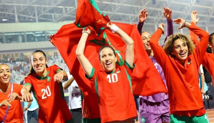 قمة ساخنة بين المنتخب الوطني ونظيره الجزائري في كأس أمم إفريقيا قمة ساخنة بين المنتخب الوطني ونظيره الجزائري في كأس أمم إفريقيا