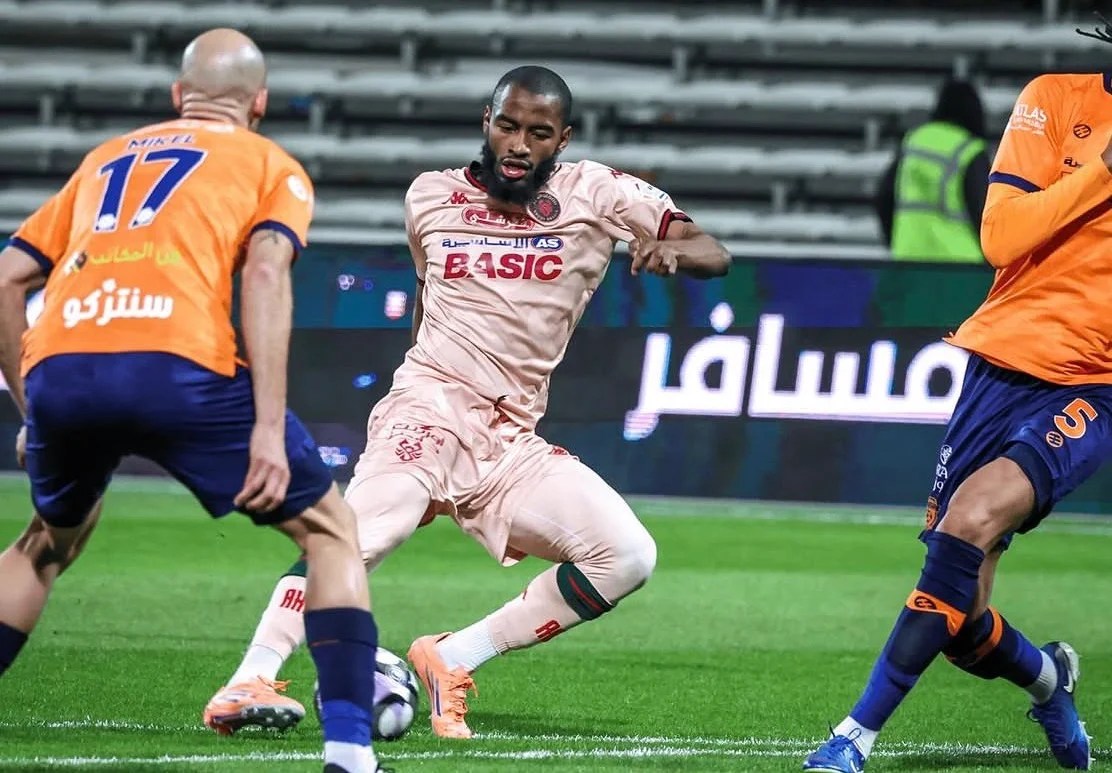 الوداد الرياضي يقدم عرضا لجناح منتخب جزر القمر